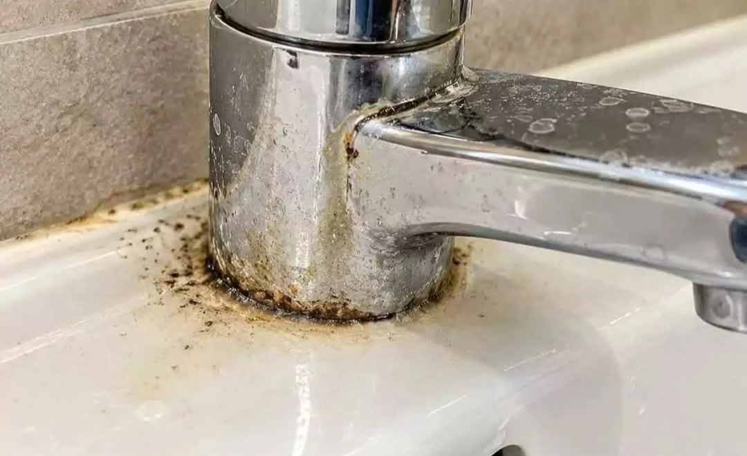 Faucet before cleaning